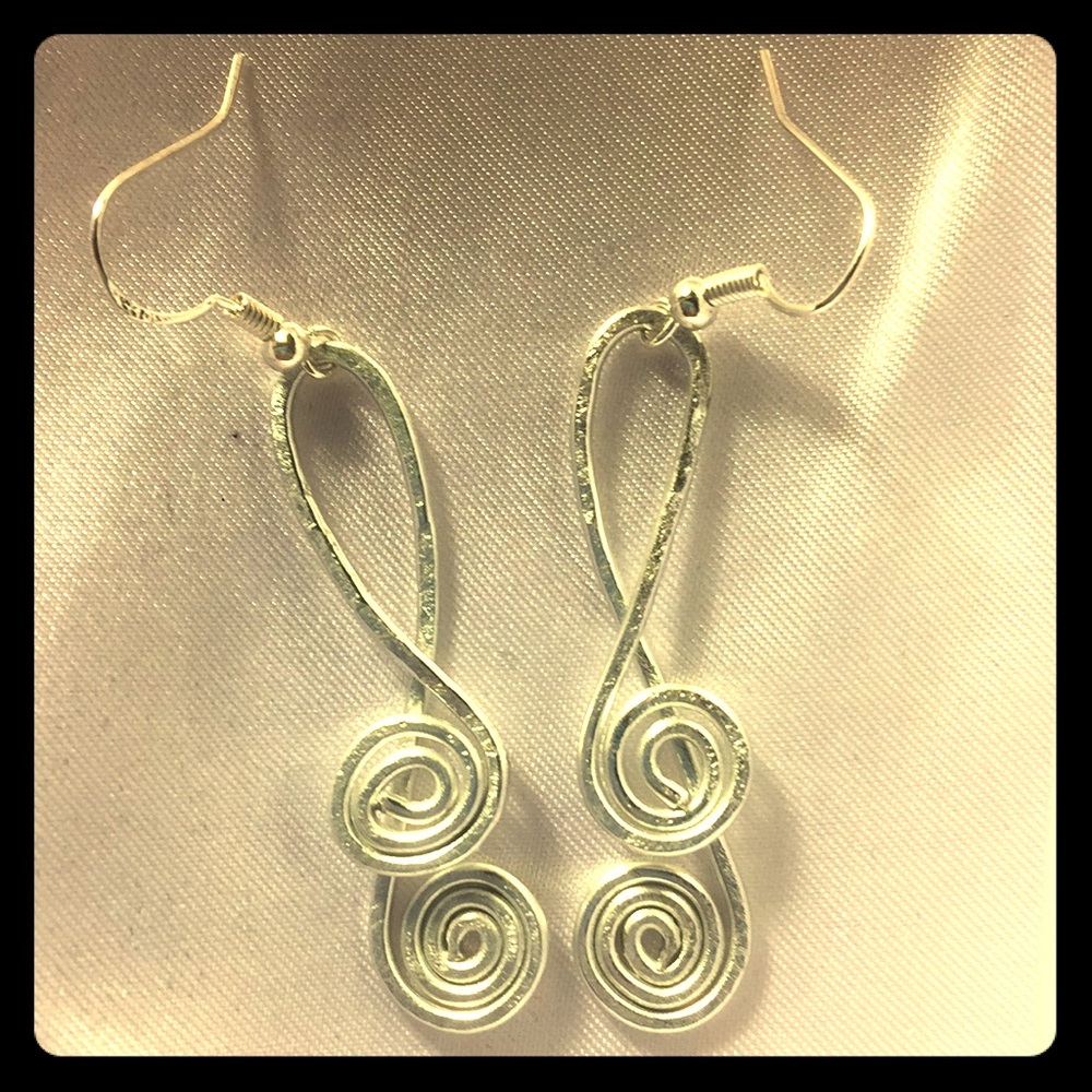 Coil loop earrings - Picture 3 of 4